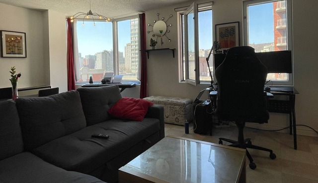 Cozy Studio with Nice Views of Downtown Montreal,Steps from ALL Amenities&Events