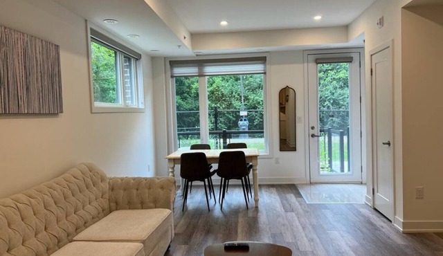Cozy townhouse in the heart of Mississauga.