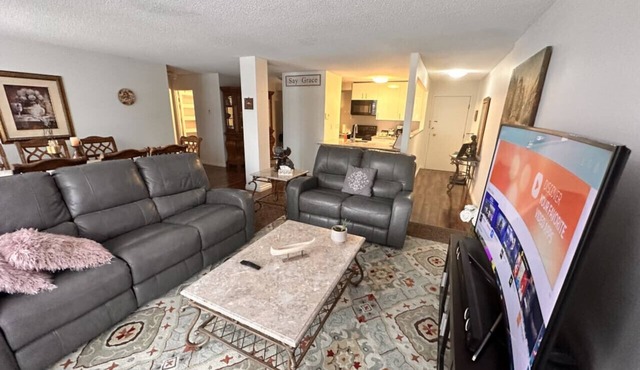 Curved TV | Gym | Parking | Pets | Recliners