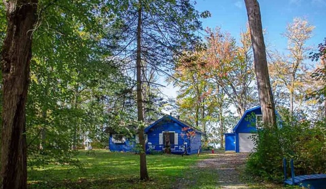 Dalrymple Blue- 3Br, Waterfront Cottage