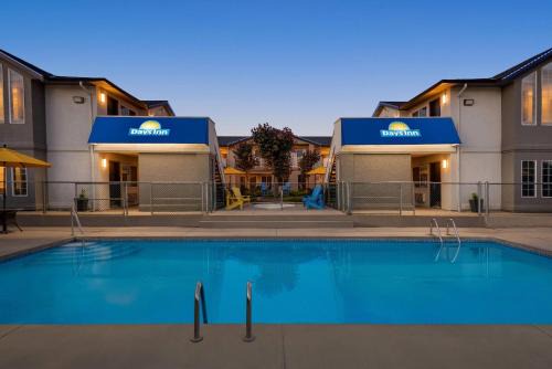 Days Inn by Wyndham Kelowna