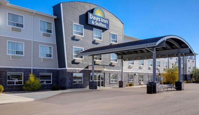 Days Inn & Suites by Wyndham Warman