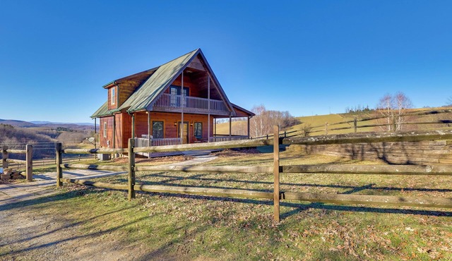 Decks, Panoramic Views! Mtn Retreat in Sparta