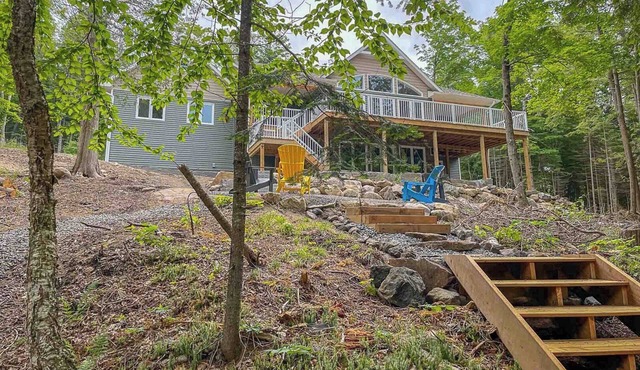 Deer Lakehouse - Four Bedroom Cottage, Sleeps 10