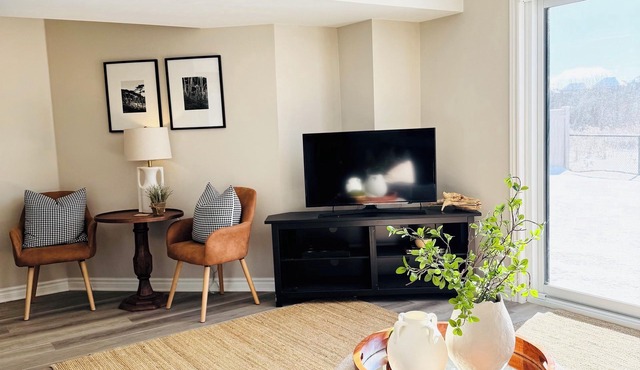 Designer 1 Bed OR 2 Bed + Office - Walkout by Pond