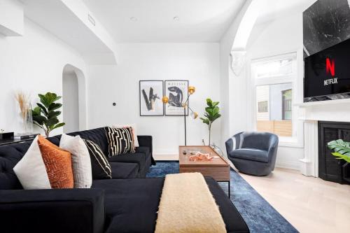 Designer Toronto Apartment Parkdale Retreat