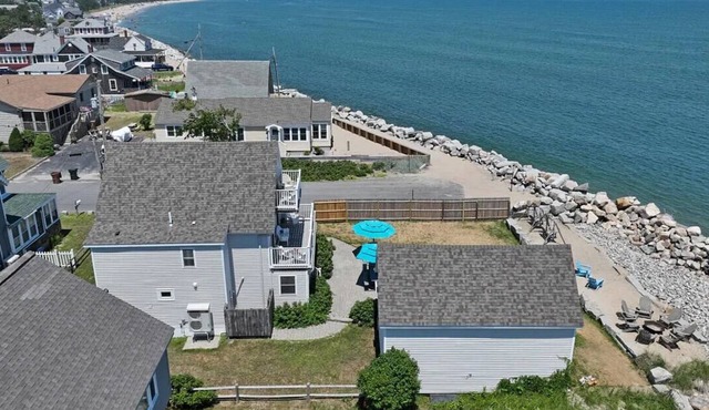 Direct Oceanfront/Beachfront Home in Saco, ME. Family Retreat sleeps 19
