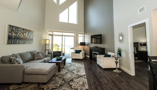 Discovery Bay 608 Stunning Townhouse With Lakeview! Downtown Kelowna