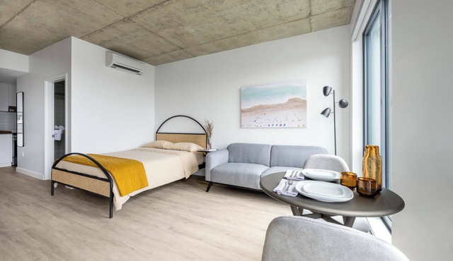 Dorchester Luxe Studio in Downtown Montreal