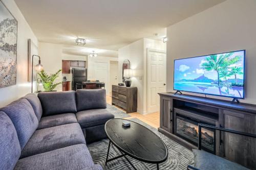 Downtown 1BR Condo with WFH Setup & Private Balcony