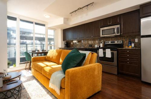 Downtown Cozy 1BR Condo - Pool & Hot Tub, Ideal for longer stays