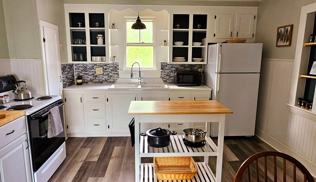 Downtown Den/Sleeps 3/Washer/Dryer