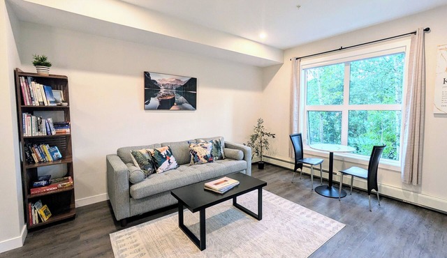 Downtown Golden Condo surrounded by 5 national parks - Liv's Mountain Nest