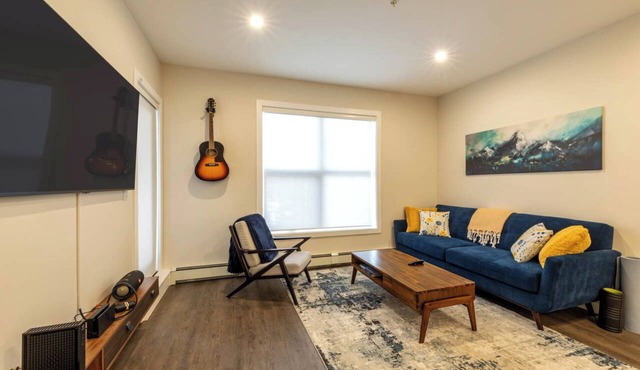 Downtown Golden Serenity Suite – Riverstone Condo