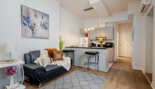 Downtown Retreat, 4-min Walk to Metro