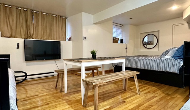 Downtown Studio 5 min walking distance to everything you can imagine!