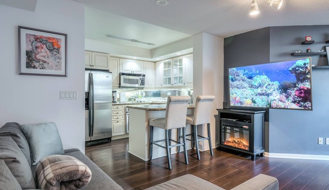 Downtown Toronto 1BR Condo w/Balcony & Gym Access
