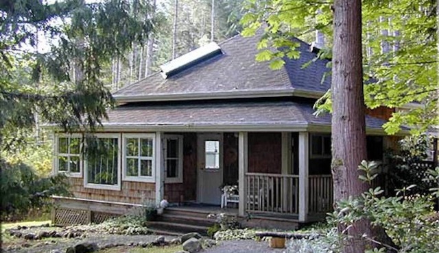 Dragonfly Cottage - 10 minute walk from ferry!