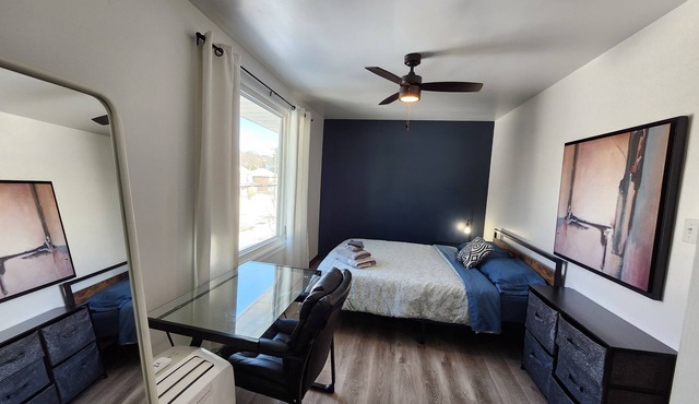 DT modern 2 bedroom Apt - Laundry+Parking