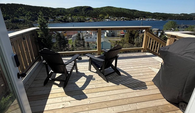 Eagle’s Nest Luxury Vacation Rental with Hot Tub in Brighton, NL.