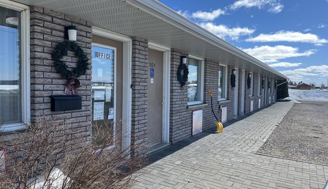 Earlton Motel