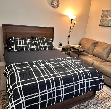 East Coast Cozy by Wastis-Easy Hwy, City & Airport Access plus Free Parking