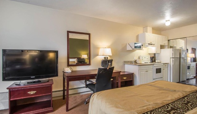 Econo Lodge Inn & Suites High Level