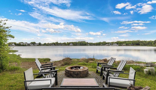 Edgewater Cottage | Right On The Ocean | Kayak & Fishing from a backyard oasis
