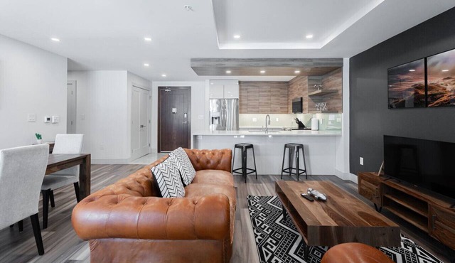 Elegant 2BR Apt with GYM, Steps from Citadel Hill