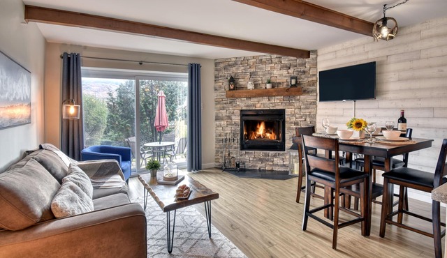 Elegant Apartment - View on Lake Tremblant & Mountain