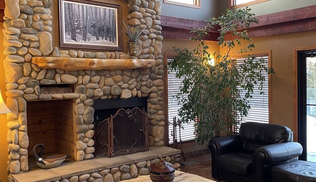 Elkwater Lake Lodge