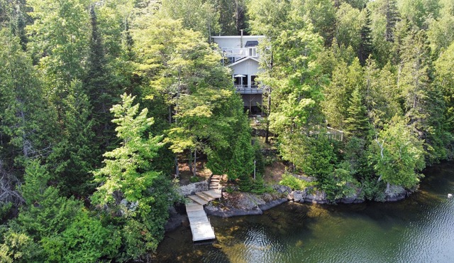 Enchanted Forest Retreat, King Bed Suite with Spa.