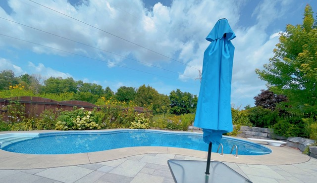 Enjoy fishing at riverside,4 Acres beautiful cottage with brand new pool