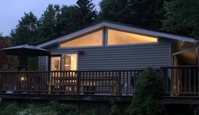 Enjoy the Fall Colours in this Family-friendly Bungalow in the Woods