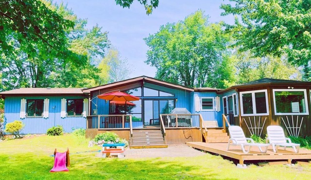 Enjoy time at this waterfront four season cottage