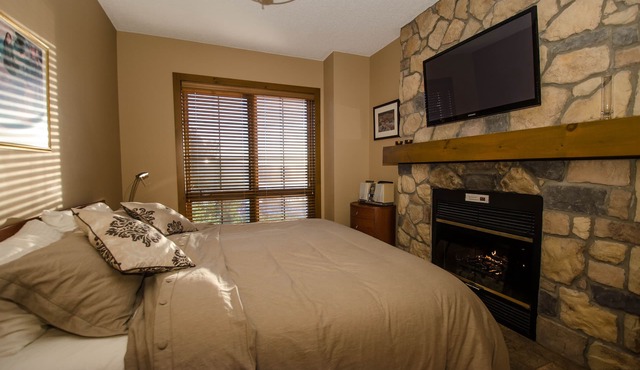 Equinoxe - Tremblant's Platinum Ski-in Ski-out Condo - Amazing Views