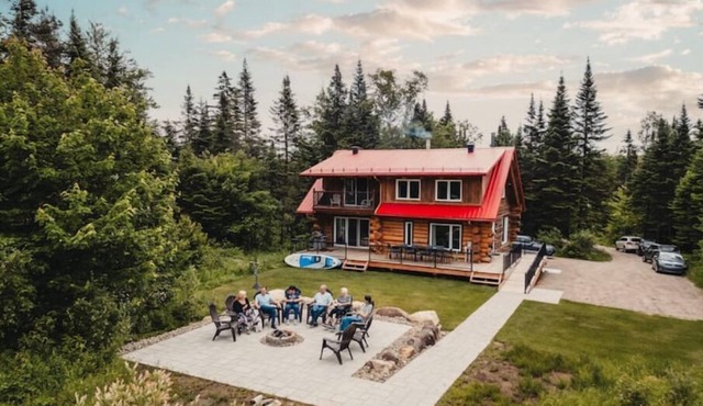 Escape to Nature with Hot Tub & Lake Access