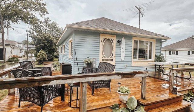 Escape to Paradise on 5th in Kingsville — a cozy bungalow cottage.