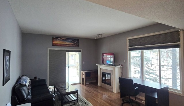 Executive 2 Bed/2 Bath nHeated Garage