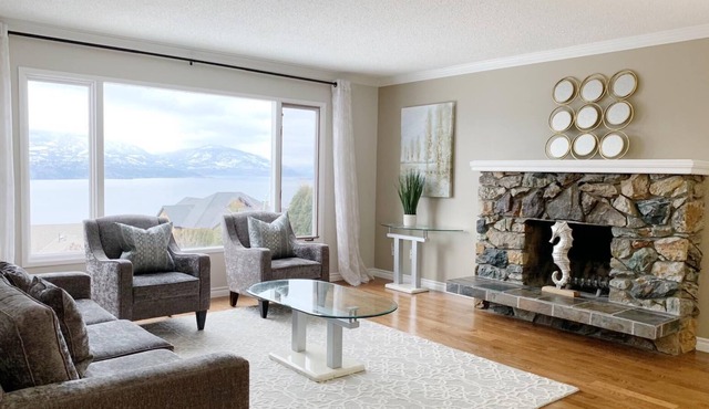 Executive Home with Lake Okanagan View close to Wineries