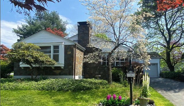 Extremely Charming 2-bedroom house in Poughkeepsie- great location.