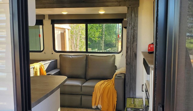 Fabulous new 2 bedroom camper with ocean view. 5 min from Aboiteau Beach!