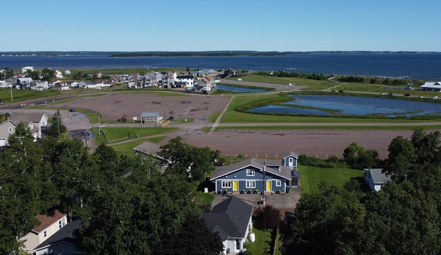 Family Beach House in the Bluffs