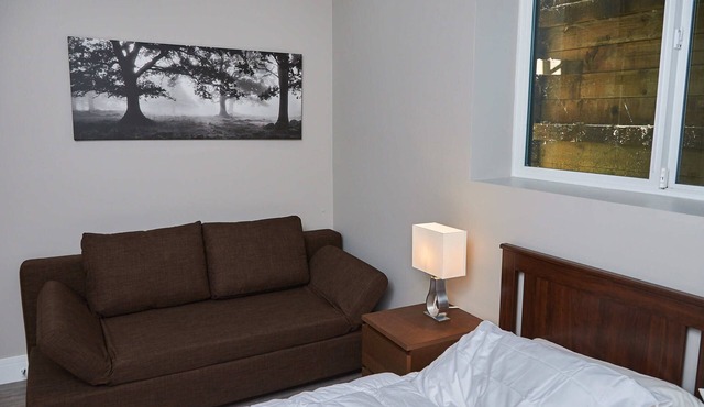 Family Friendly 2 Bed Rooms Basement Suite The Chateau - ST No. 00177094