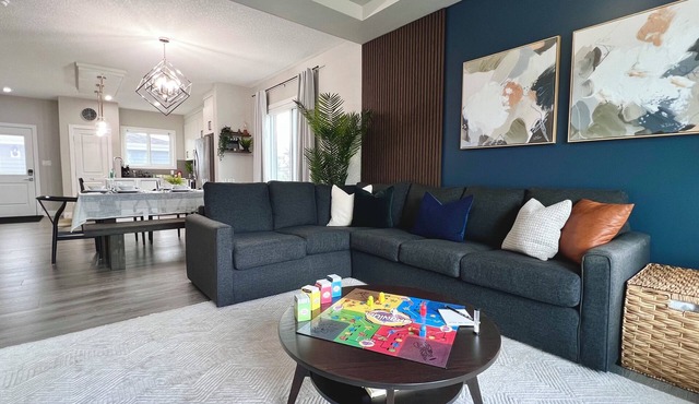 Family-Friendly 3BR | Full Kitchen | Laundry | Sleeps 9 | Near YEG Airport