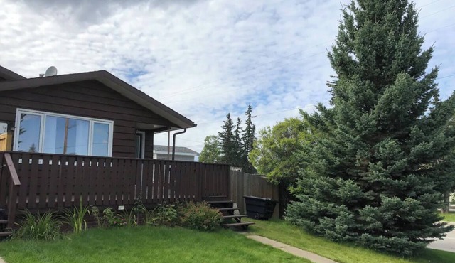 Family Friendly 3BR Hinton Retreat : Gateway to Jasper National Park