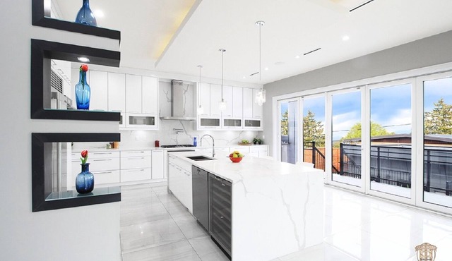 Family Friendly 6 Bed Rooms house - The Chateau Modern & Luxurious