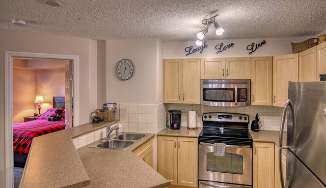 Family Mountain Condo | 5 min walk to beach | Pool