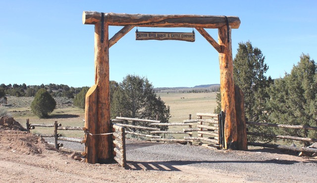 Farriers Quarters Studio on 280 acre Sevier River Ranch - 2 Queen Beds