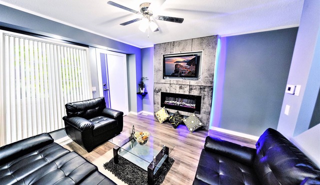 Fast CHECK-IN 3 Bedrooms & 3 Beds, Luxury House.